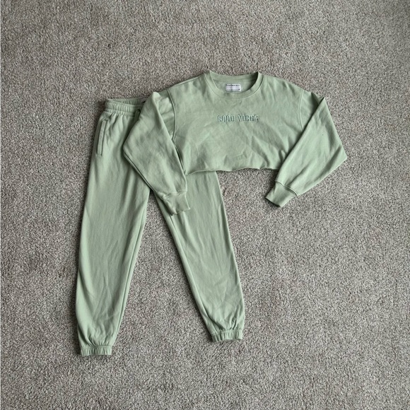 Warm Cropped SweatSuit Matching Co-ord Set / Sweat Shirt / Sweatpants Good Vibes - Picture 1 of 4